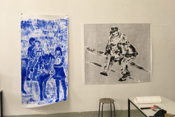 Wand in der Europäischen Kunstakademie mit zwei Kunstwerken von Heike Becker